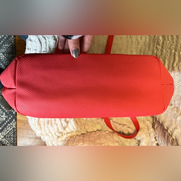 Coral Pebble - Picture 3 of 5